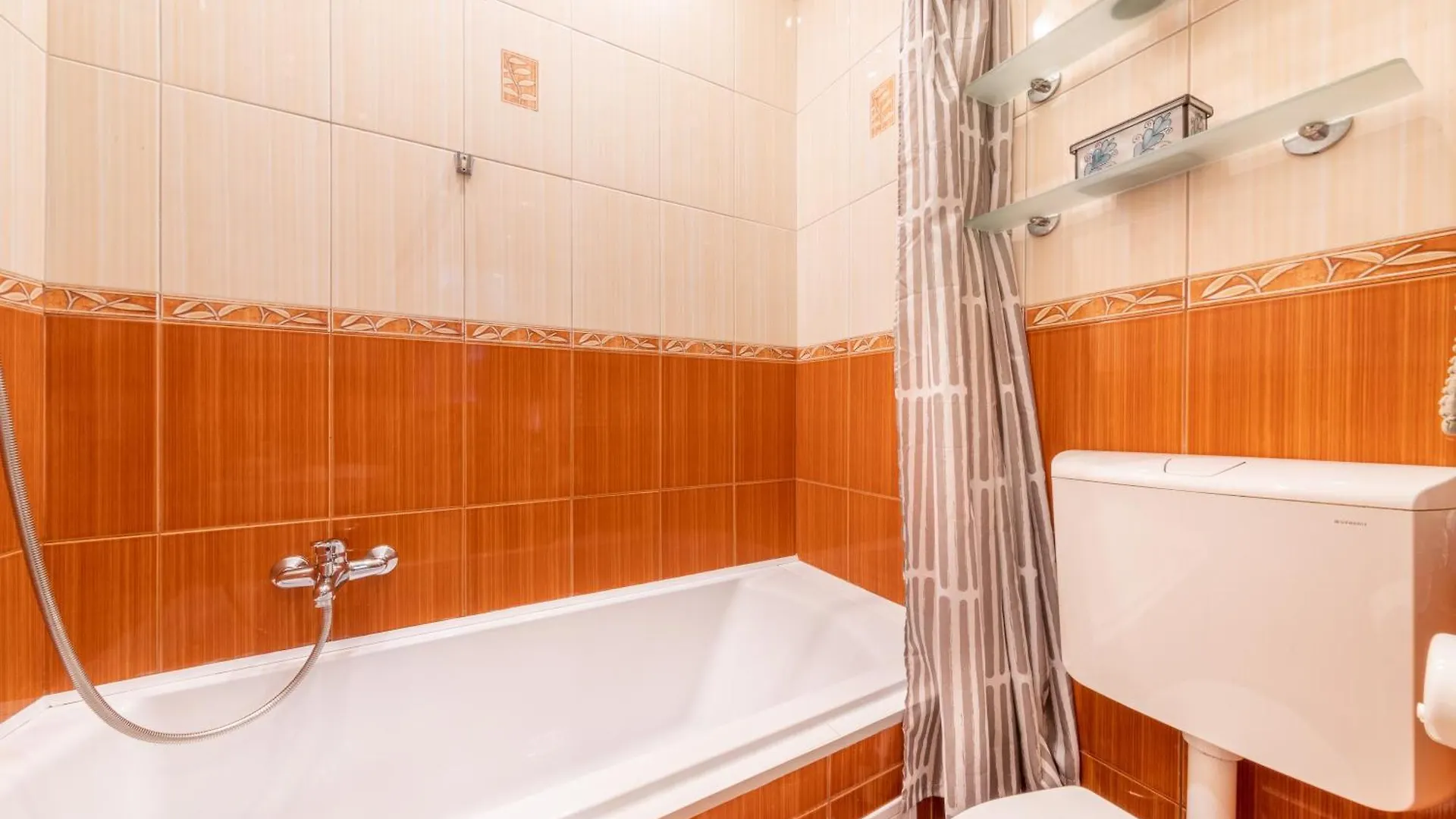 Simona - Lovely Studio In The Downtown . Budapest Apartment
