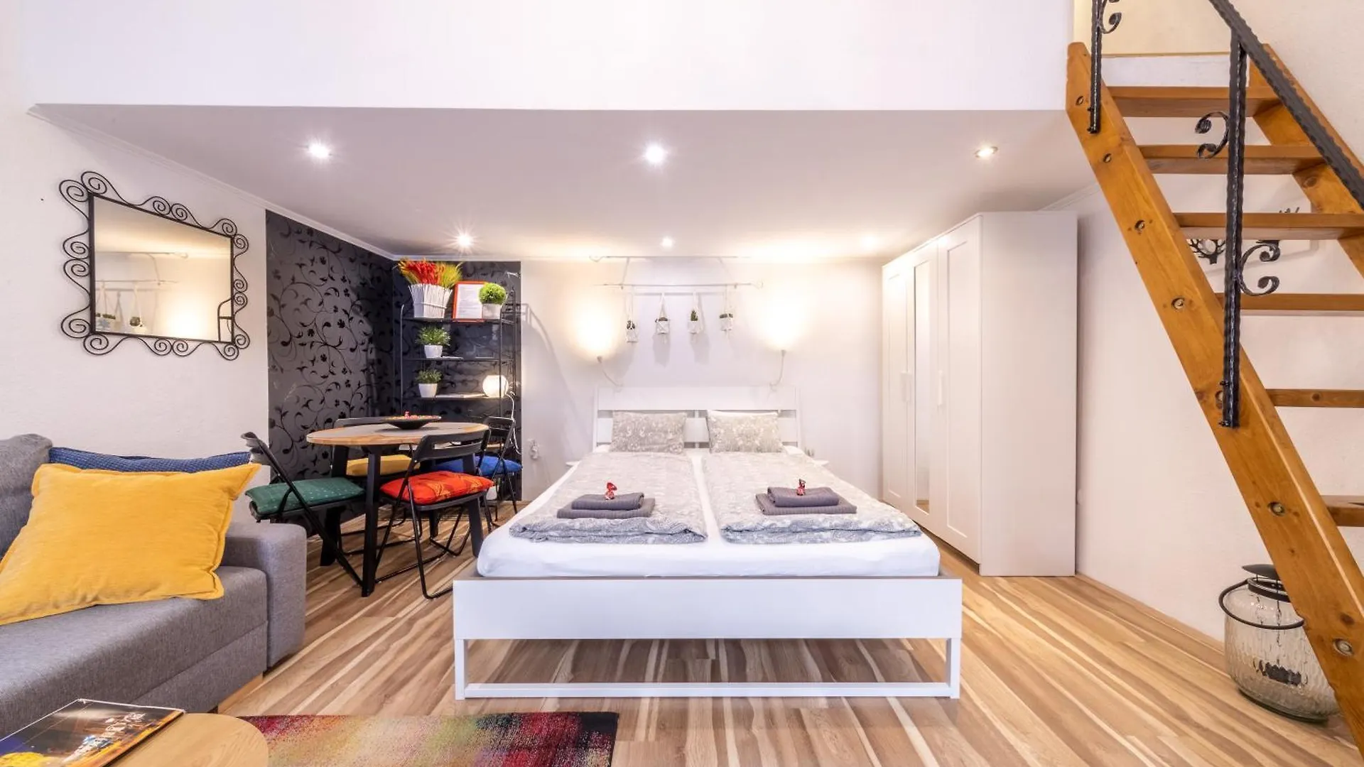 Simona - Lovely Studio In The Downtown . Budapest Apartment