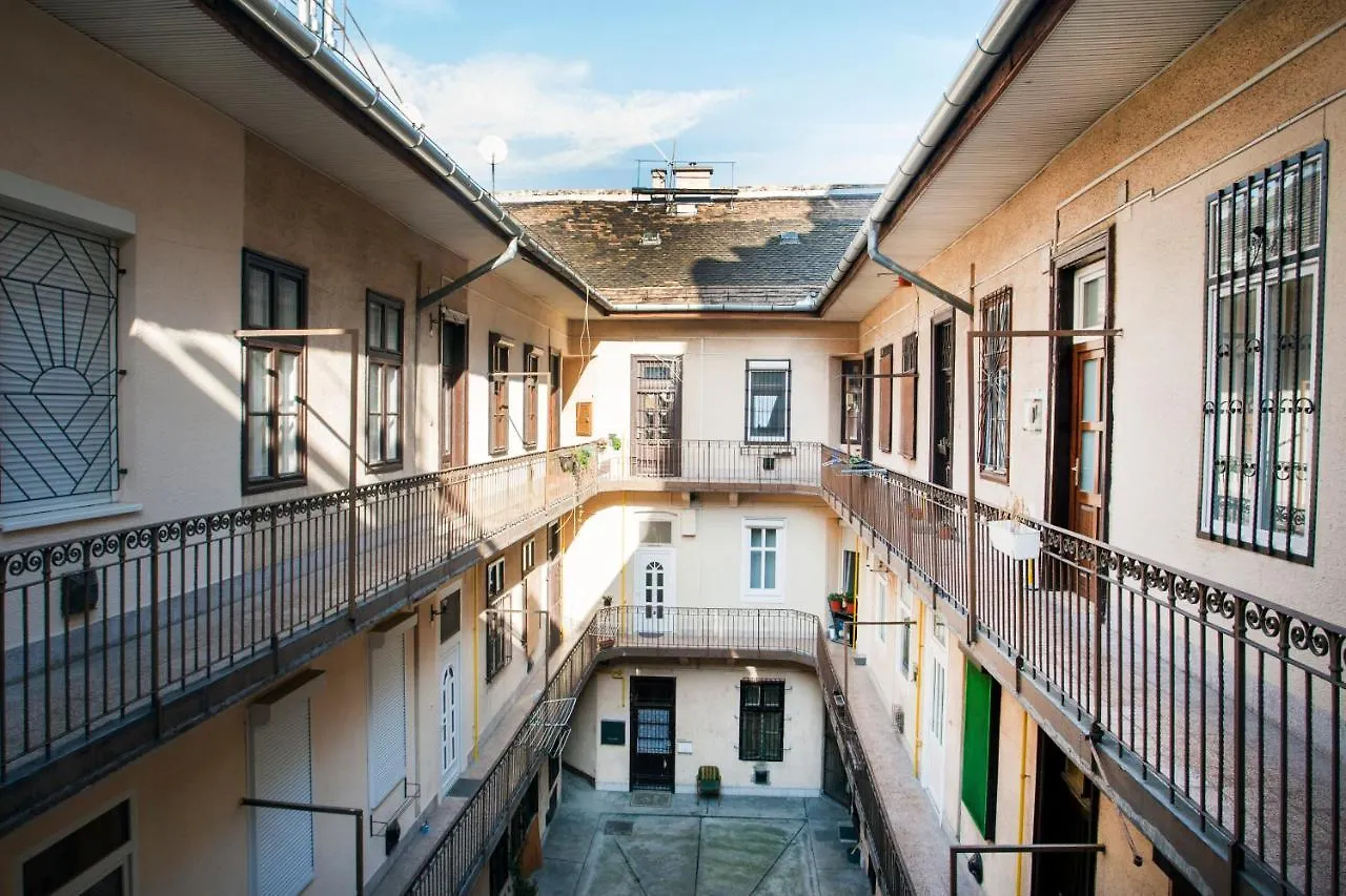 Apartment Simona - Lovely Studio In The Downtown . Budapest